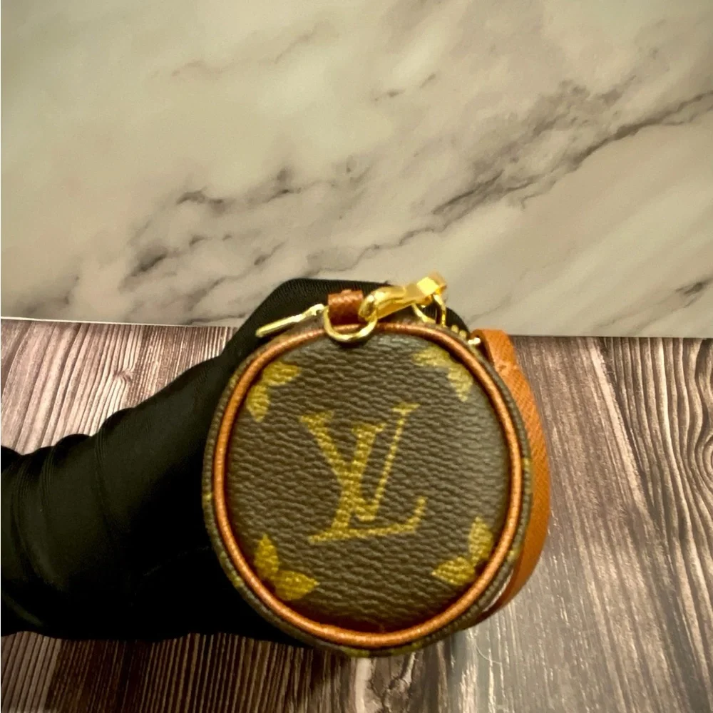 GENTLY USED - LOUIS VUITTON BROWN PAPILLON POUCH MONOGRAM - Picture 4 of 7